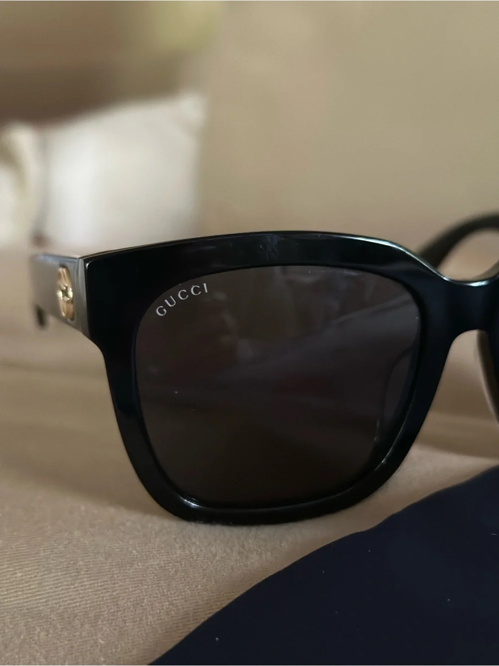 Gucci Sunglasses- Like New! - Picture 7 of 10